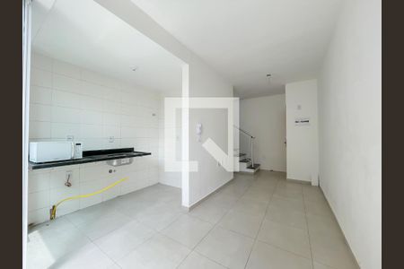 Sala e Cozinha de casa de condomínio à venda com 2 quartos, 52m² em Santa Maria, Osasco