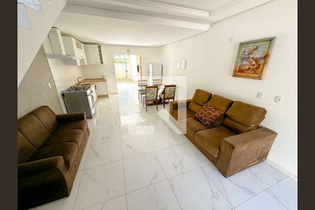 Sala de TV de casa para alugar com 2 quartos, 100m² em São João do Rio Vermelho, Florianópolis