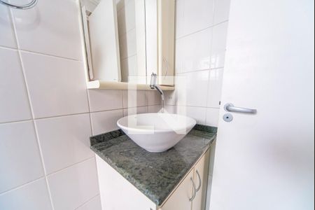 Banheiro de apartamento à venda com 2 quartos, 60m² em Vila Helena, Santo André