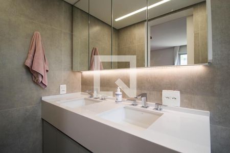 Banheiro da Suíte  de apartamento para alugar com 3 quartos, 100m² em Vila Nova Conceição, São Paulo