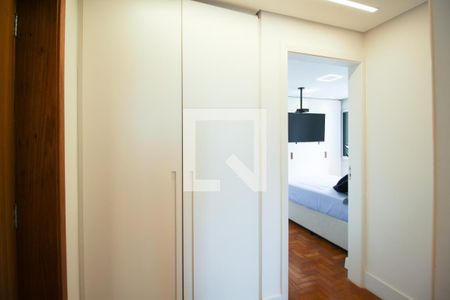 Corredor de apartamento para alugar com 3 quartos, 100m² em Vila Nova Conceição, São Paulo