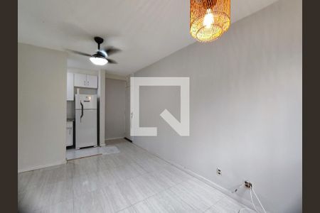 Sala de apartamento para alugar com 3 quartos, 57m² em Vargem Pequena, Rio de Janeiro
