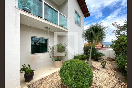 Entrada de casa à venda com 5 quartos, 360m² em Nova Vista, Belo Horizonte