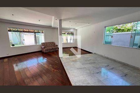Casa à venda com 5 quartos, 333m² em Barra da Tijuca, Rio de Janeiro