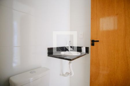 Banheiro de apartamento à venda com 1 quarto, 30m² em Vila Carrão, São Paulo