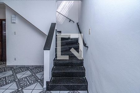 acesso para os pisos_1 de casa à venda com 3 quartos, 160m² em Vila Santo Estefano, São Paulo