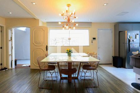 Casa à venda com 3 quartos, 245m² em Vila Lageado, São Paulo