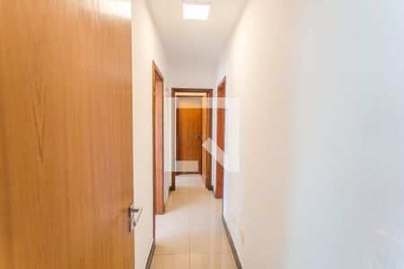 Corredor de apartamento para alugar com 3 quartos, 97m² em Santo Antônio, Belo Horizonte