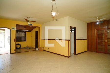 Sala de casa à venda com 3 quartos, 250m² em Piratininga, Niterói