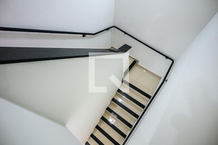 Escada de casa para alugar com 2 quartos, 100m² em Jardim Monte Kemel, São Paulo