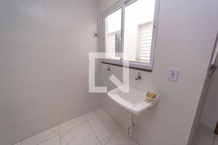 Cozinha e Área de Serviço de apartamento para alugar com 2 quartos, 40m² em Ponte Rasa, São Paulo