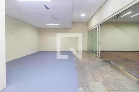 Sala de casa para alugar com 4 quartos, 400m² em Vila Cordeiro, São Paulo