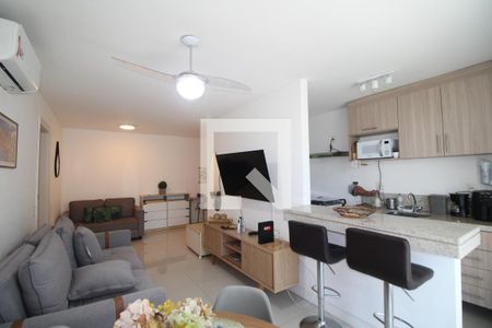 Sala de apartamento à venda com 2 quartos, 80m² em Barra Olímpica, Rio de Janeiro