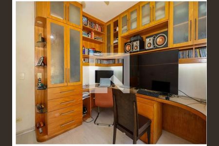 Casa à venda com 4 quartos, 550m² em Jardim Morumbi, São Paulo