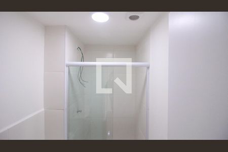 Banheiro de kitnet/studio para alugar com 1 quarto, 32m² em Vila Ema, São Paulo