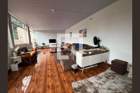 Casa à venda com 2 quartos, 188m² em Vila Helena, Santo André