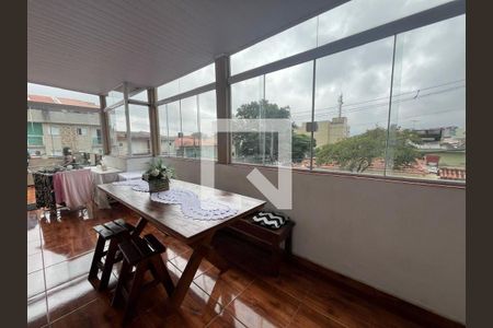 Casa à venda com 2 quartos, 188m² em Vila Helena, Santo André