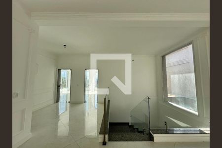 Casa à venda com 3 quartos, 303m² em Parque Sinai, Santana de Parnaíba