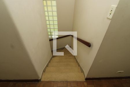 Escadas de casa à venda com 4 quartos, 210m² em Jardim da Gloria, São Paulo