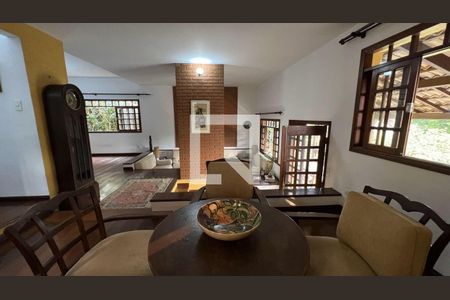 Casa para alugar com 3 quartos, 324m² em Granja Viana, Cotia