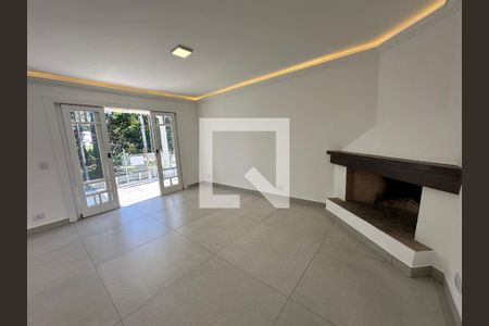 Casa à venda com 4 quartos, 322m² em Morada dos Pássaros, Barueri