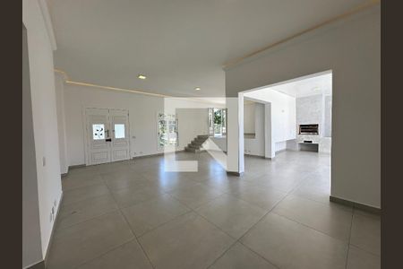 Sala de casa de condomínio para alugar com 5 quartos, 322m² em Morada dos Pássaros, Barueri