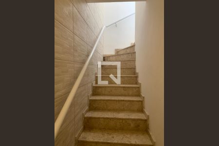 Escada de casa de condomínio à venda com 2 quartos, 123m² em Jardim Santa Ines, São Paulo