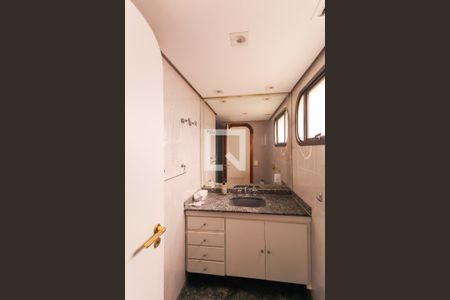 Banheiro da Suíte 1 de apartamento para alugar com 3 quartos, 180m² em Parque da Mooca, São Paulo