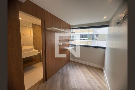 Quarto de apartamento para alugar com 2 quartos, 68m² em Alphaville I, Salvador