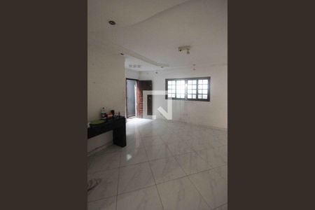 Casa para alugar com 3 quartos, 120m² em Jardim Santa Teresinha, São Paulo