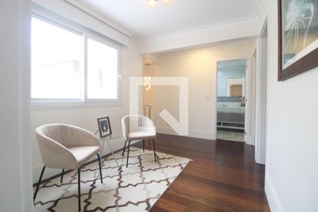 Hall entre os quartos de casa de condomínio à venda com 4 quartos, 215m² em Interlagos, São Paulo