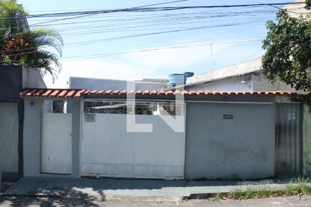 fachada de casa para alugar com 3 quartos, 100m² em Comendador Soares, Nova Iguaçu