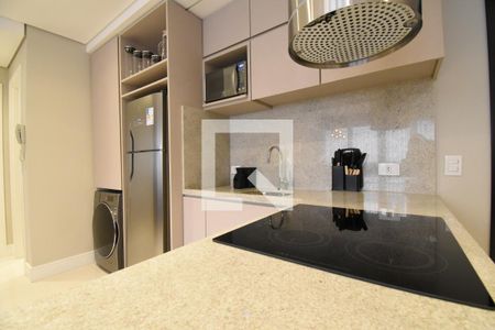 Sala e Cozinha de apartamento para alugar com 1 quarto, 50m² em São Francisco, Curitiba