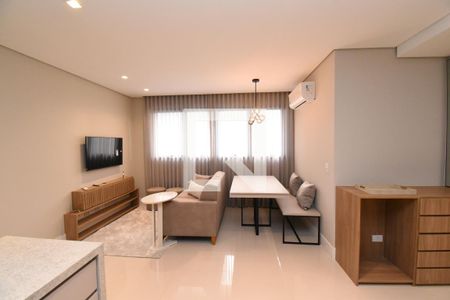 Sala e Cozinha de apartamento para alugar com 1 quarto, 50m² em São Francisco, Curitiba