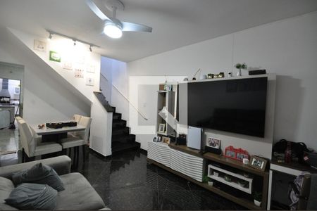 Sala de casa de condomínio para alugar com 2 quartos, 90m² em Vila Fidalgo, São Paulo