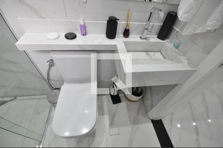 Banheiro do Quarto Suíte de casa de condomínio para alugar com 2 quartos, 90m² em Vila Fidalgo, São Paulo