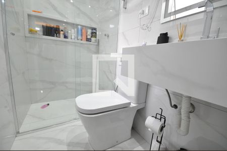 Banheiro do Quarto Suíte de casa de condomínio para alugar com 2 quartos, 90m² em Vila Fidalgo, São Paulo