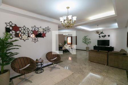 Casa para alugar com 4 quartos, 500m² em Letícia, Belo Horizonte