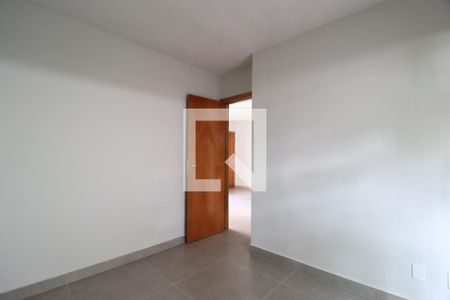 Quarto 2 de apartamento para alugar com 2 quartos, 47m² em Shopping Park, Uberlândia