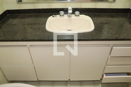 Banheiro de apartamento à venda com 3 quartos, 132m² em Jardim Paulista, São Paulo