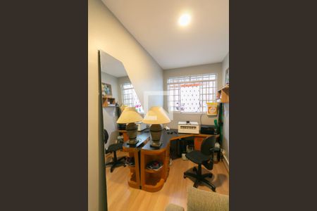 Casa à venda com 4 quartos, 360m² em Santa Branca, Belo Horizonte