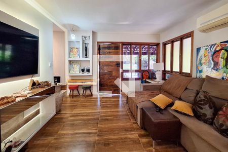 Sala de casa de condomínio à venda com 3 quartos, 380m² em Pendotiba, Niterói