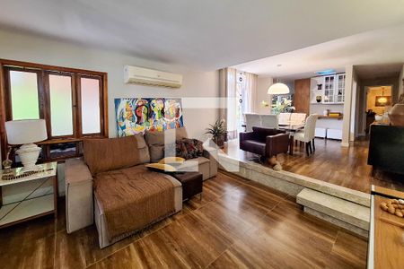 Sala de casa de condomínio à venda com 3 quartos, 380m² em Pendotiba, Niterói