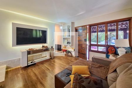 Sala de casa de condomínio à venda com 3 quartos, 380m² em Pendotiba, Niterói