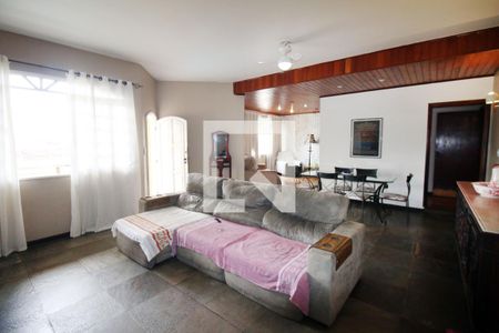 Sala de casa para alugar com 4 quartos, 335m² em Vila Kosmos, Rio de Janeiro