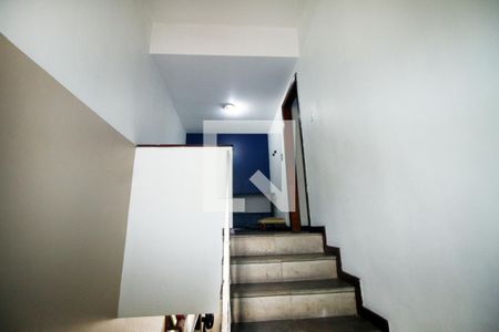 Sala - Escada 2º piso de casa para alugar com 4 quartos, 335m² em Vila Kosmos, Rio de Janeiro