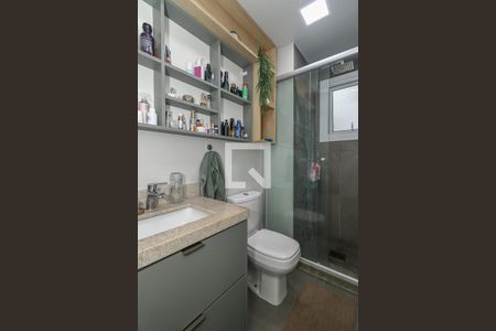 Banheiro da Suíte de apartamento à venda com 3 quartos, 82m² em São Sebastião, Porto Alegre