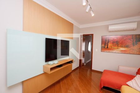 Sala de TV de casa à venda com 4 quartos, 225m² em Vila Mazzei, São Paulo