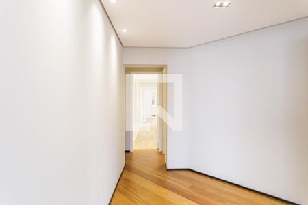 Corredor de apartamento à venda com 4 quartos, 200m² em Indianópolis, São Paulo