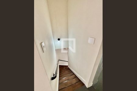 Escada de casa à venda com 3 quartos, 140m² em Itaim Bibi, São Paulo